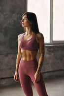 Conjunto fitness rosa de top e legging