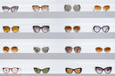 Óculos de sol pretos vista lateral