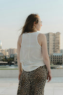 Saia midi animal print vista lateral