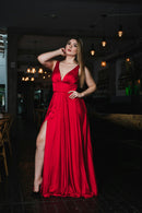 Vestido longo vermelho com fenda alta