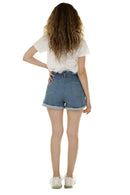 Shorts jeans de cintura alta com camiseta branca