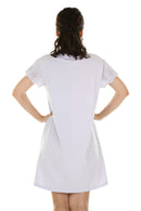 Vestido branco com mangas de laise visto de costas