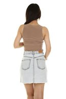 Saia jeans clara midi vista de costas